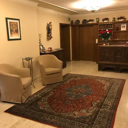 Fruehstueckspension Christina بيت ضيافة 3*