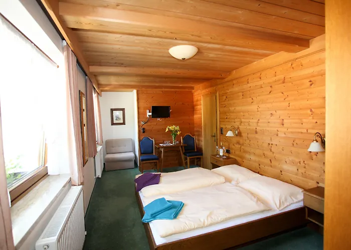 Fruehstueckspension Christina Pensionat 3*