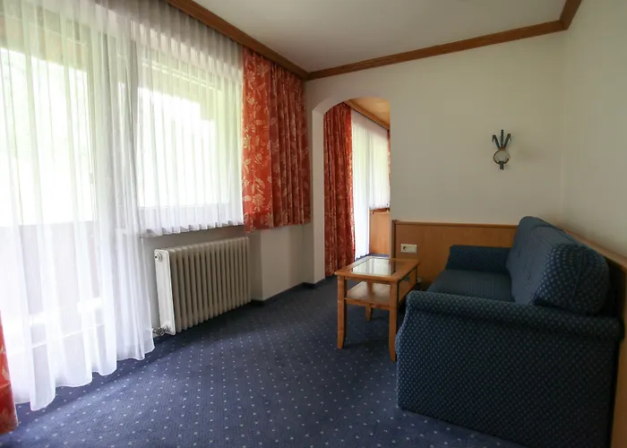 Fruehstueckspension Christina Pensionat 3*