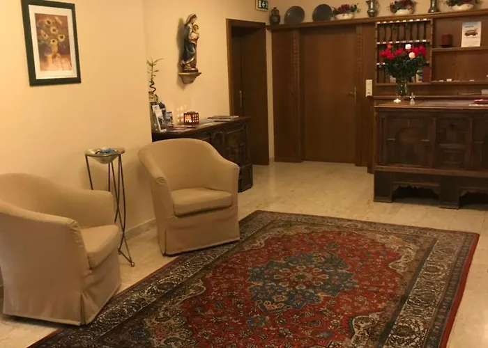 Fruehstueckspension Christina Pensionat 3*